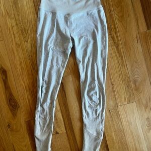 ALO Yoga Light Beige leggings